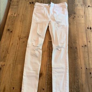 *NEVER WORN* Hollister white ripped skinny jean